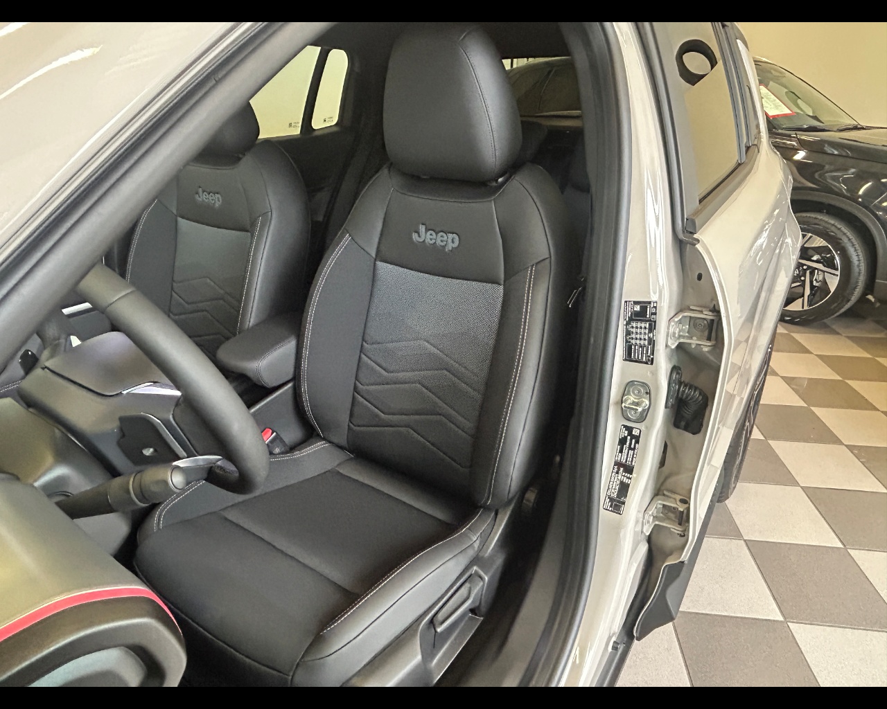 Jeep Avenger Avenger 1.2 Turbo 110 CV MHEV Summit - immagine 11