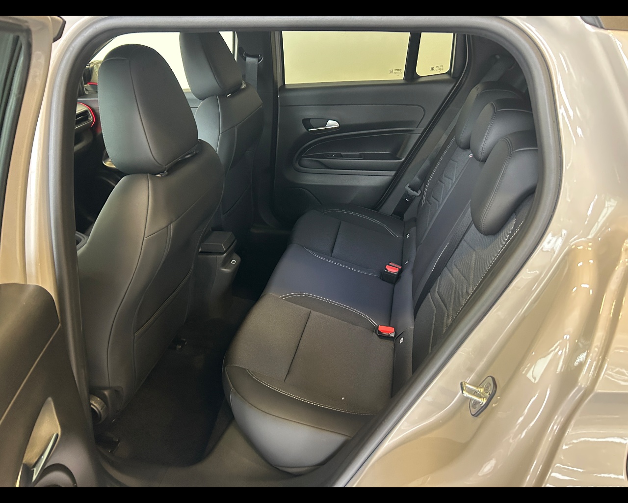 Jeep Avenger Avenger 1.2 Turbo 110 CV MHEV Summit - immagine 35