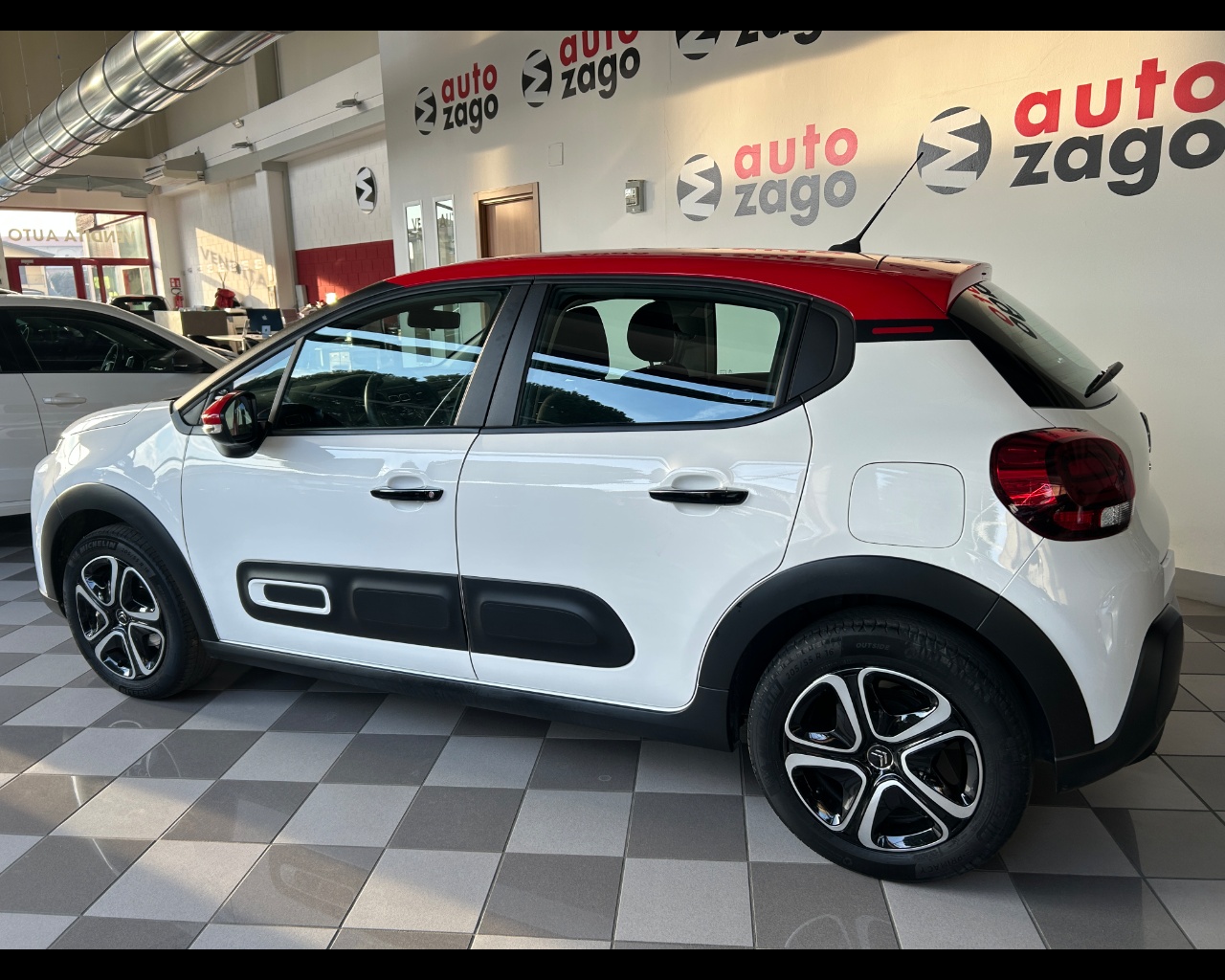 Citroen C3 3ª serie C3 PureTech 83 S&S Shine - immagine 3