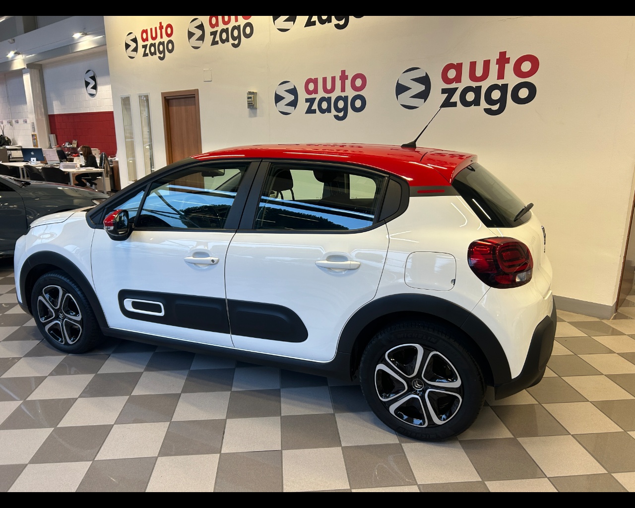 Citroen C3 3ª serie C3 PureTech 83 S&S Shine - immagine 3