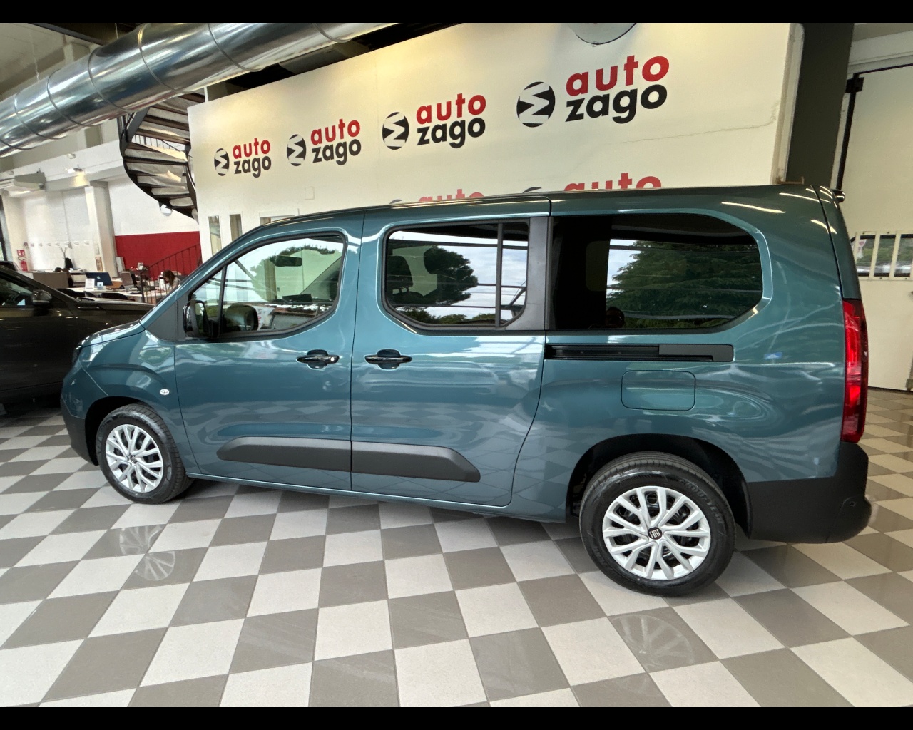 Fiat Doblò 4ª serie Doblò 1.5 BlueHdi 130CV PL Combi 7 posti - immagine 3