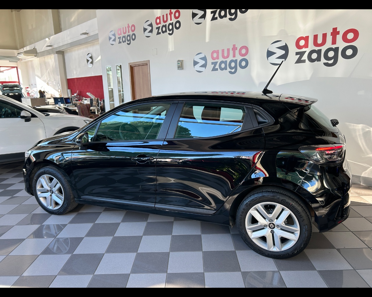 Renault Clio 5ª serie Clio TCe 90 CV 5 porte Evolution - immagine 25
