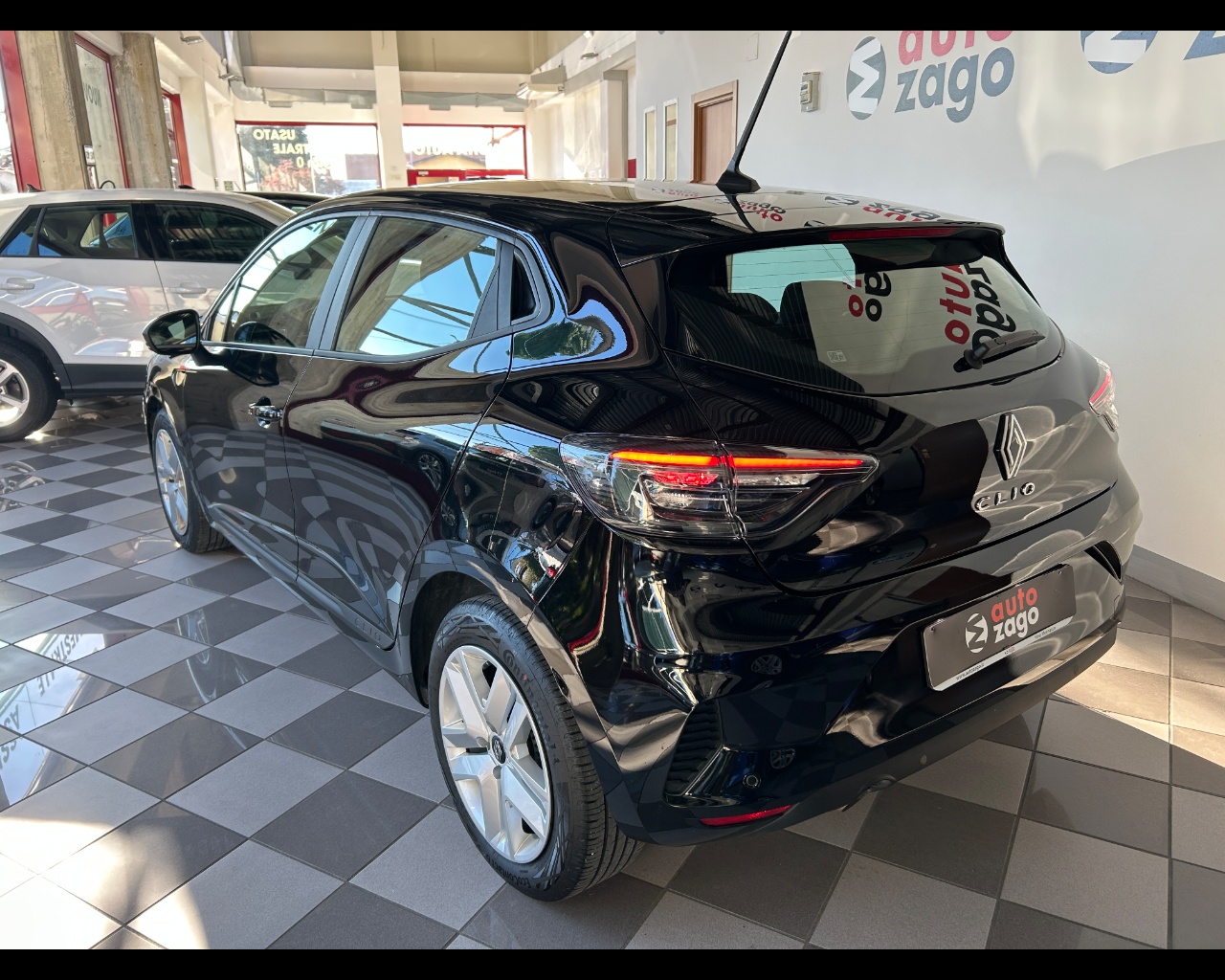 Renault Clio 5ª serie Clio TCe 90 CV 5 porte Evolution - immagine 4