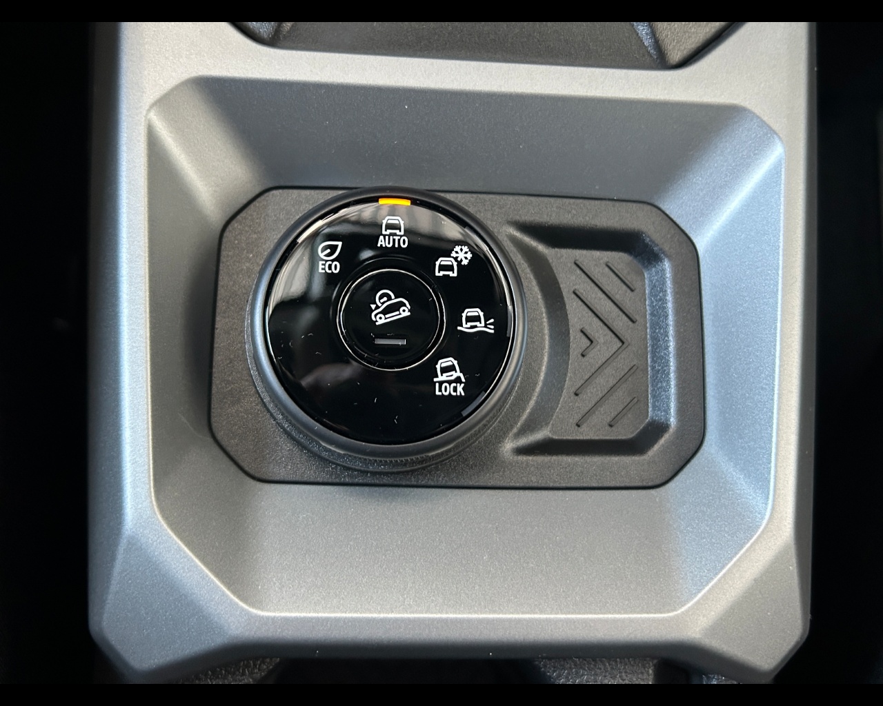 Dacia Duster 3ª serie Duster Hybrid-G 150 CV auto 4x4 Extreme - immagine 13
