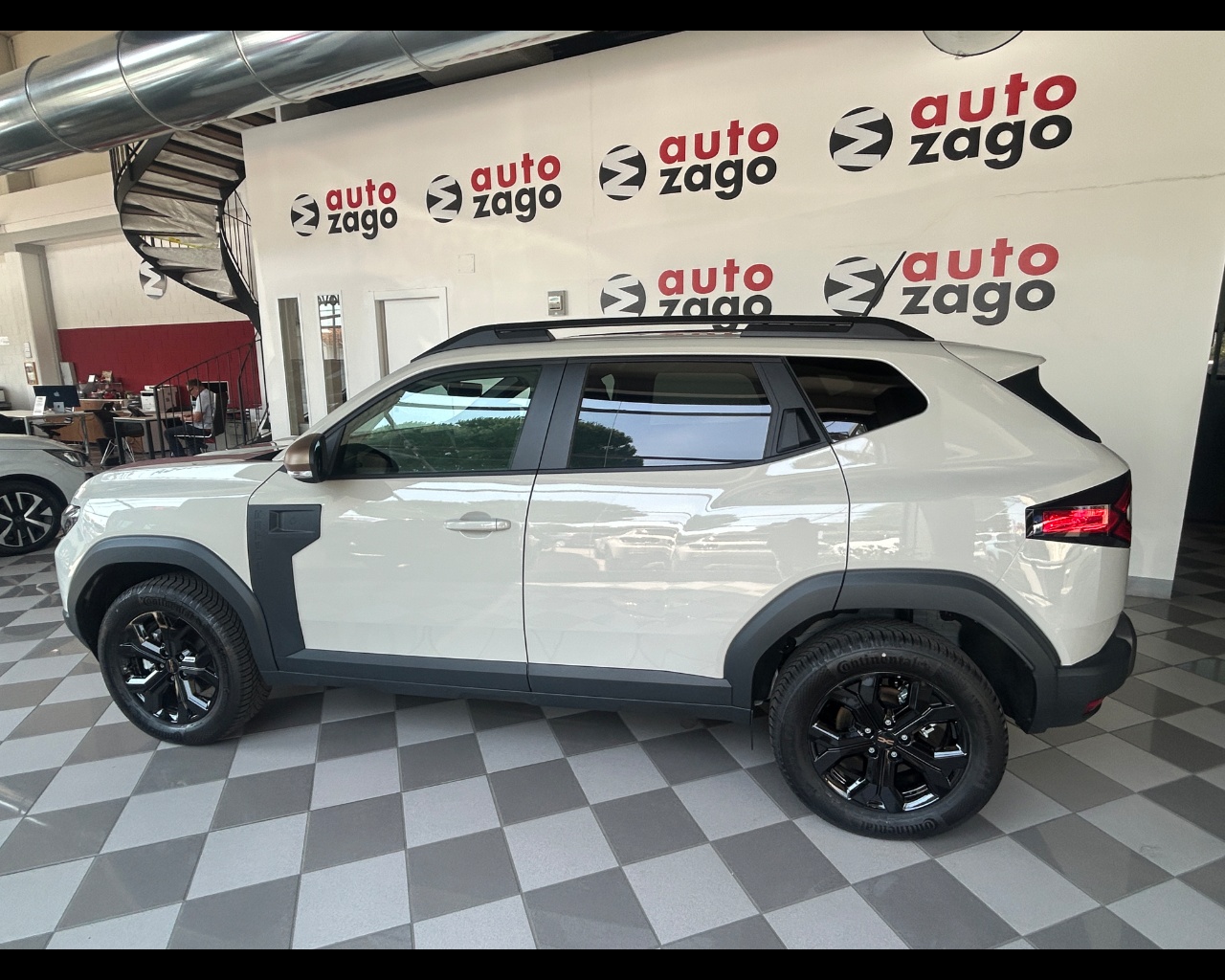 Dacia Duster 3ª serie Duster Hybrid-G 150 CV auto 4x4 Extreme - immagine 3