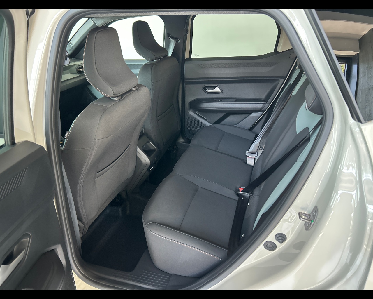 Dacia Duster 3ª serie Duster Hybrid-G 150 CV auto 4x4 Extreme - immagine 33