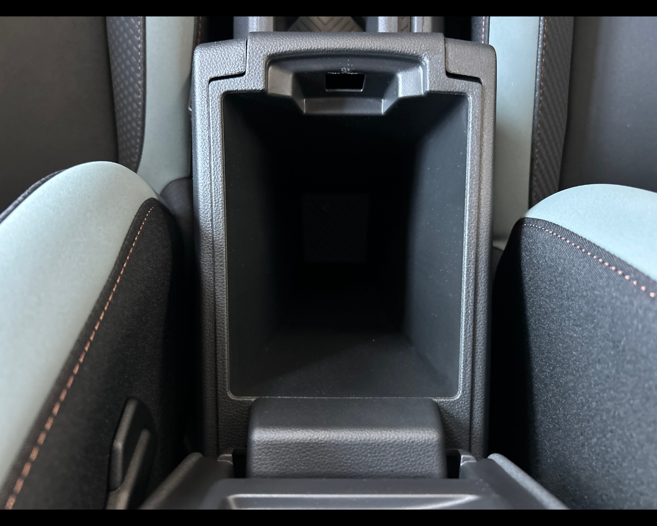 Dacia Duster 3ª serie Duster Hybrid-G 150 CV auto 4x4 Extreme - immagine 40