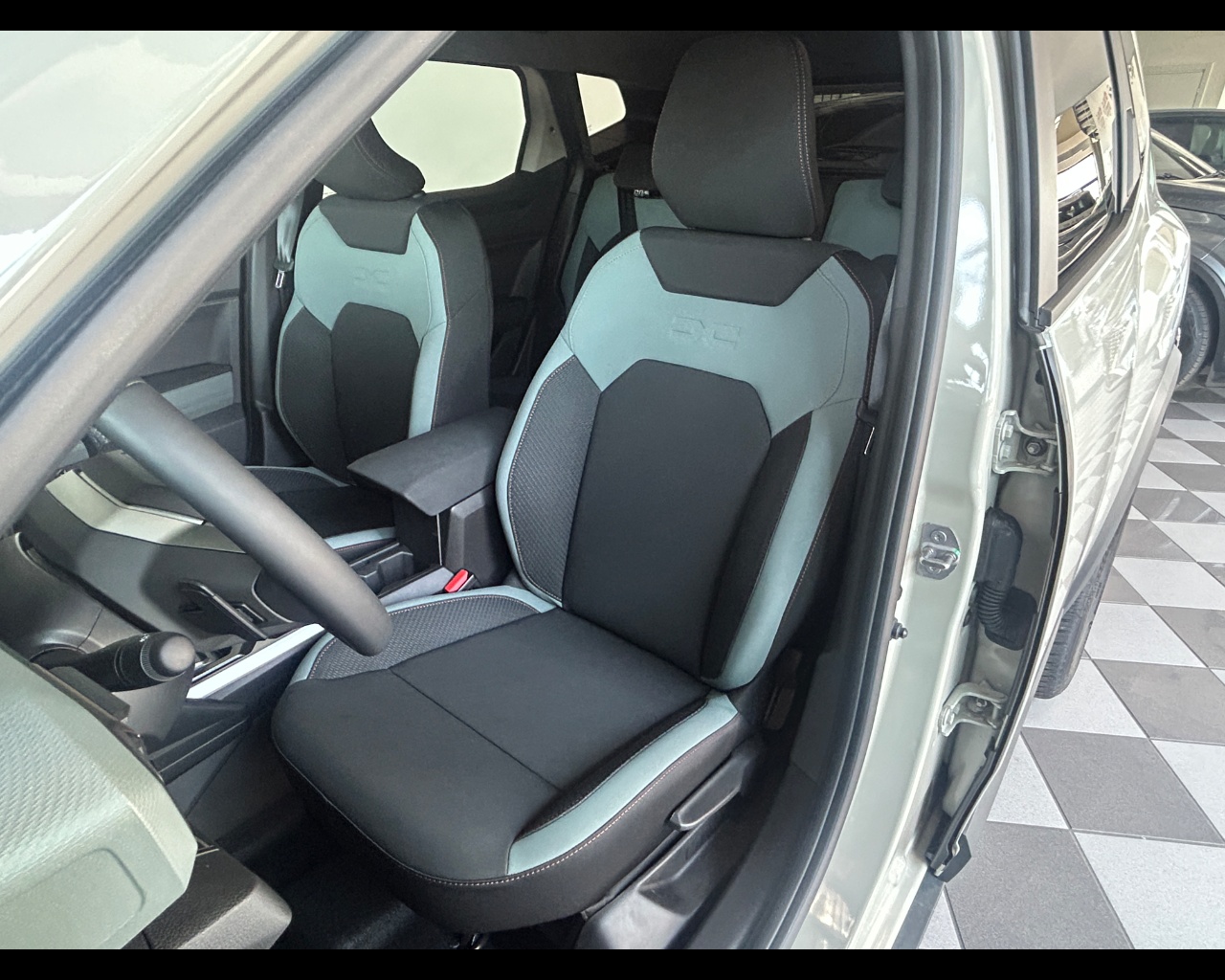 Dacia Duster 3ª serie Duster Hybrid-G 150 CV auto 4x4 Extreme - immagine 8