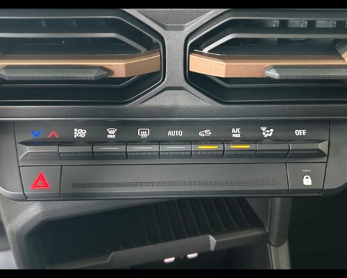 Dacia Duster 3ª serie Duster Eco-G 120 CV Extreme - immagine 11