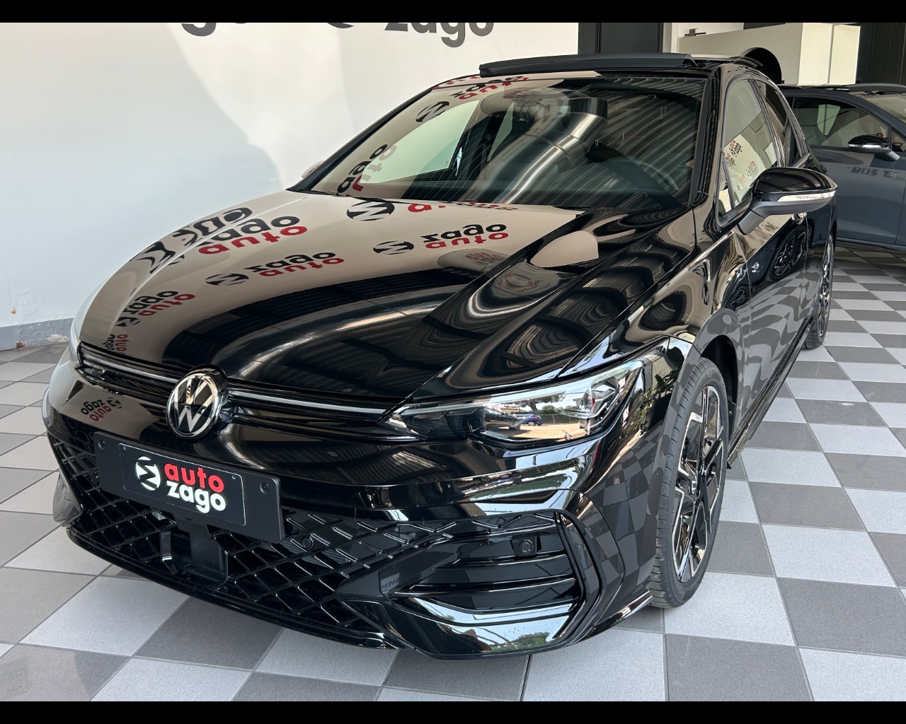 Volkswagen Golf 8ª serie Golf 1.5 eTSI 150 CV DSG R-Line