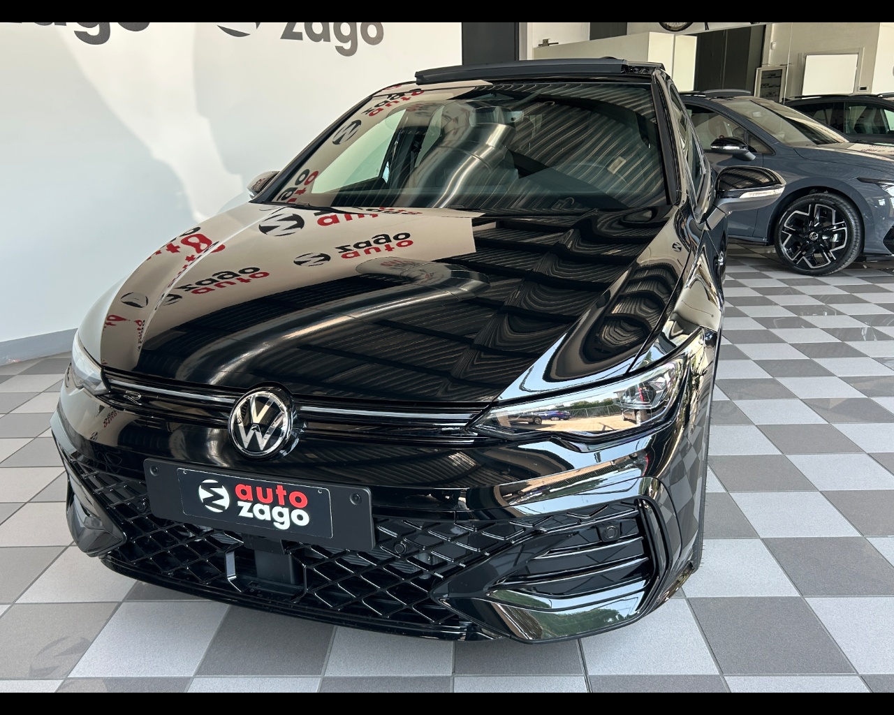 Volkswagen Golf 8ª serie Golf 1.5 eTSI 150 CV DSG R-Line - immagine 16