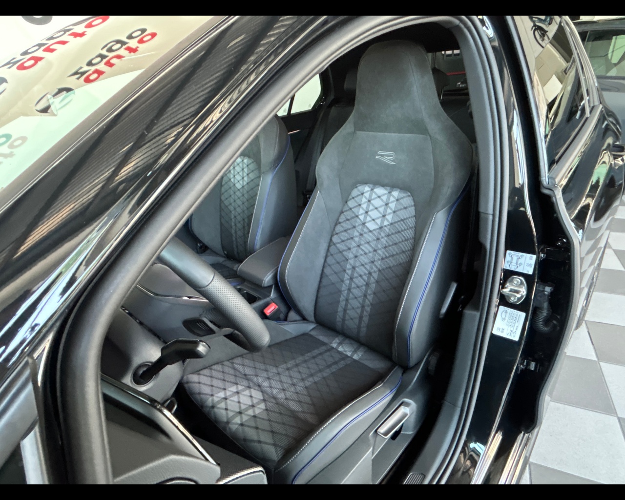 Volkswagen Golf 8ª serie Golf 1.5 eTSI 150 CV DSG R-Line - immagine 24