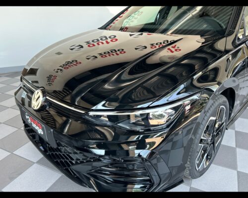 Volkswagen Golf 8ª serie Golf 1.5 eTSI 150 CV DSG R-Line - immagine 46
