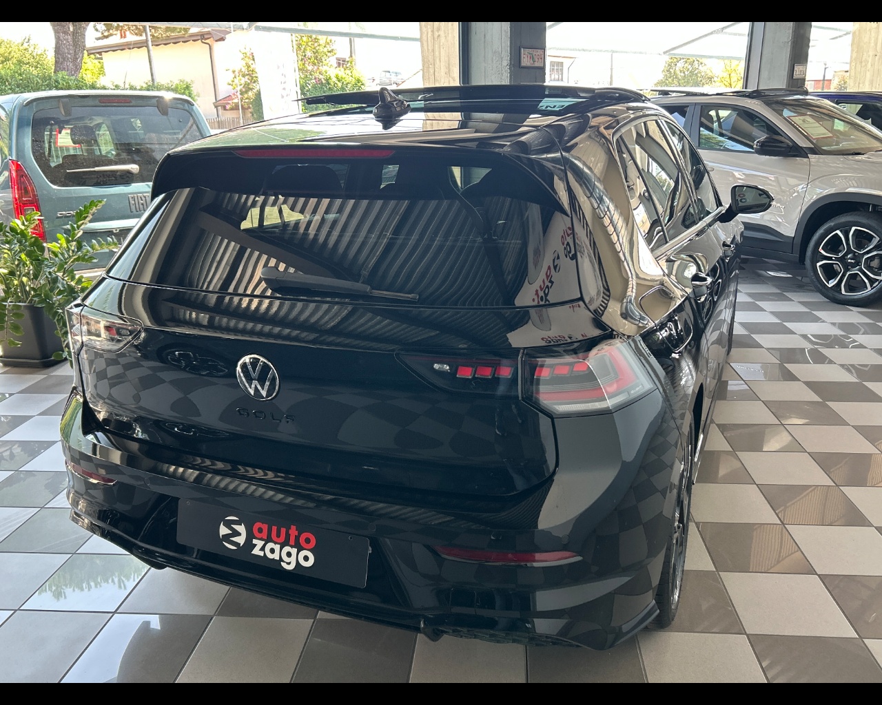 Volkswagen Golf 8ª serie Golf 1.5 eTSI 150 CV DSG R-Line - immagine 5