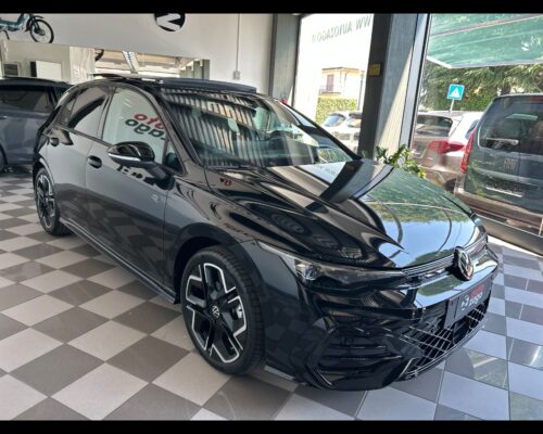 Volkswagen Golf 8ª serie Golf 1.5 eTSI 150 CV DSG R-Line - immagine 6