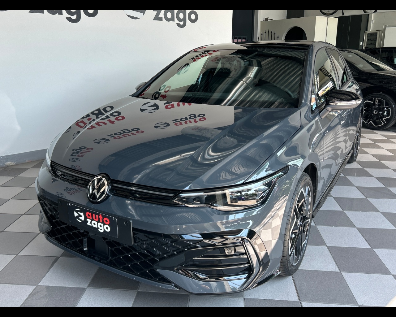 Volkswagen Golf 8ª serie Golf 1.5 eTSI 150 CV DSG R-Line