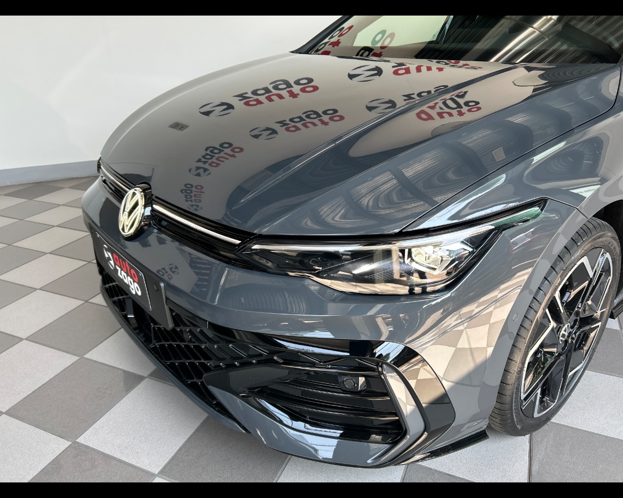 Volkswagen Golf 8ª serie Golf 1.5 eTSI 150 CV DSG R-Line - immagine 38