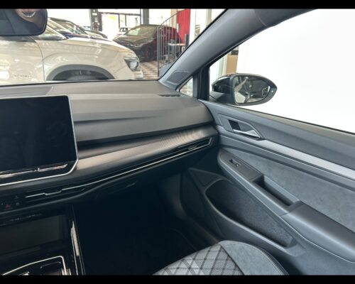 Volkswagen Golf 8ª serie Golf 1.5 eTSI 150 CV DSG R-Line - immagine 43