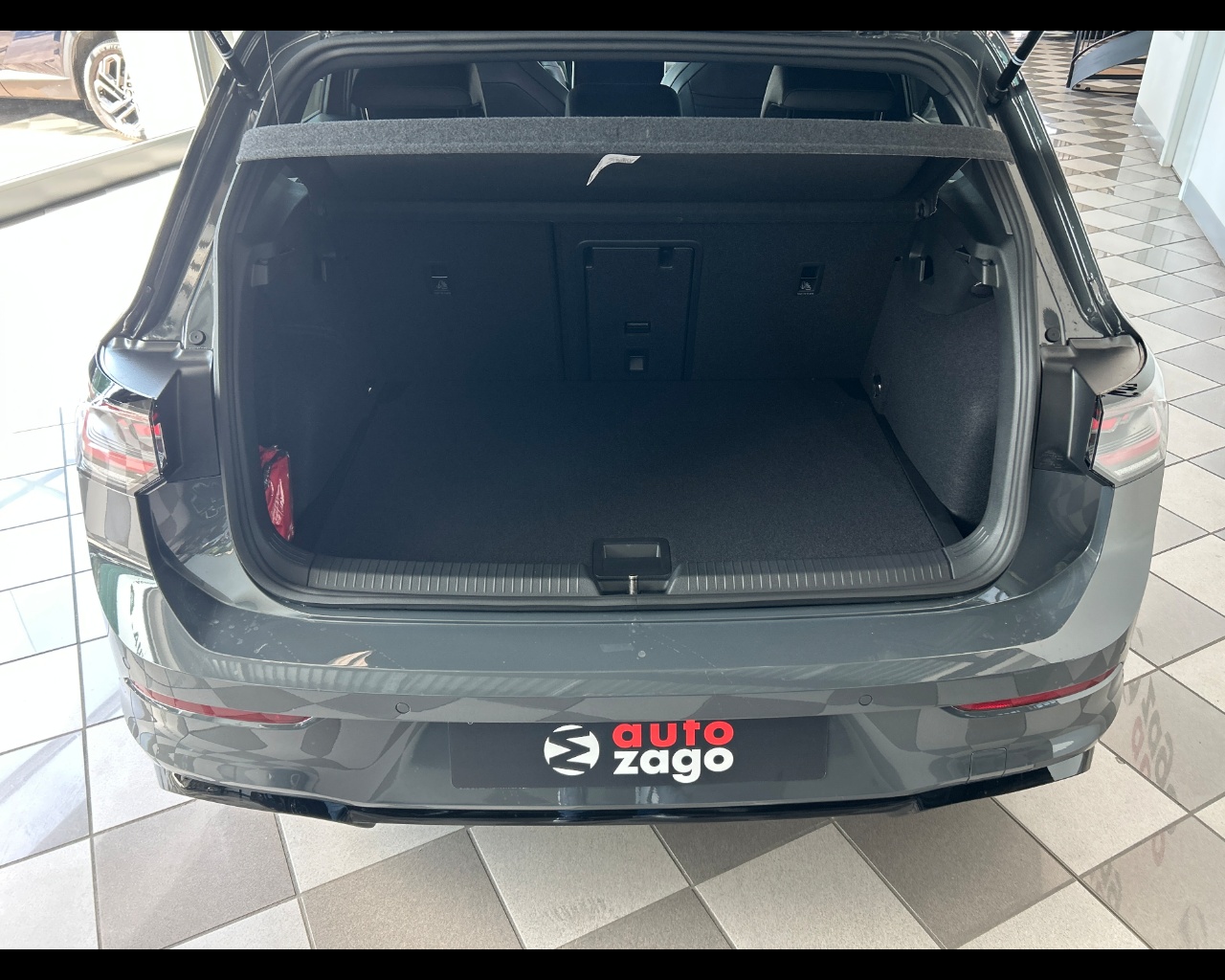 Volkswagen Golf 8ª serie Golf 1.5 eTSI 150 CV DSG R-Line - immagine 23
