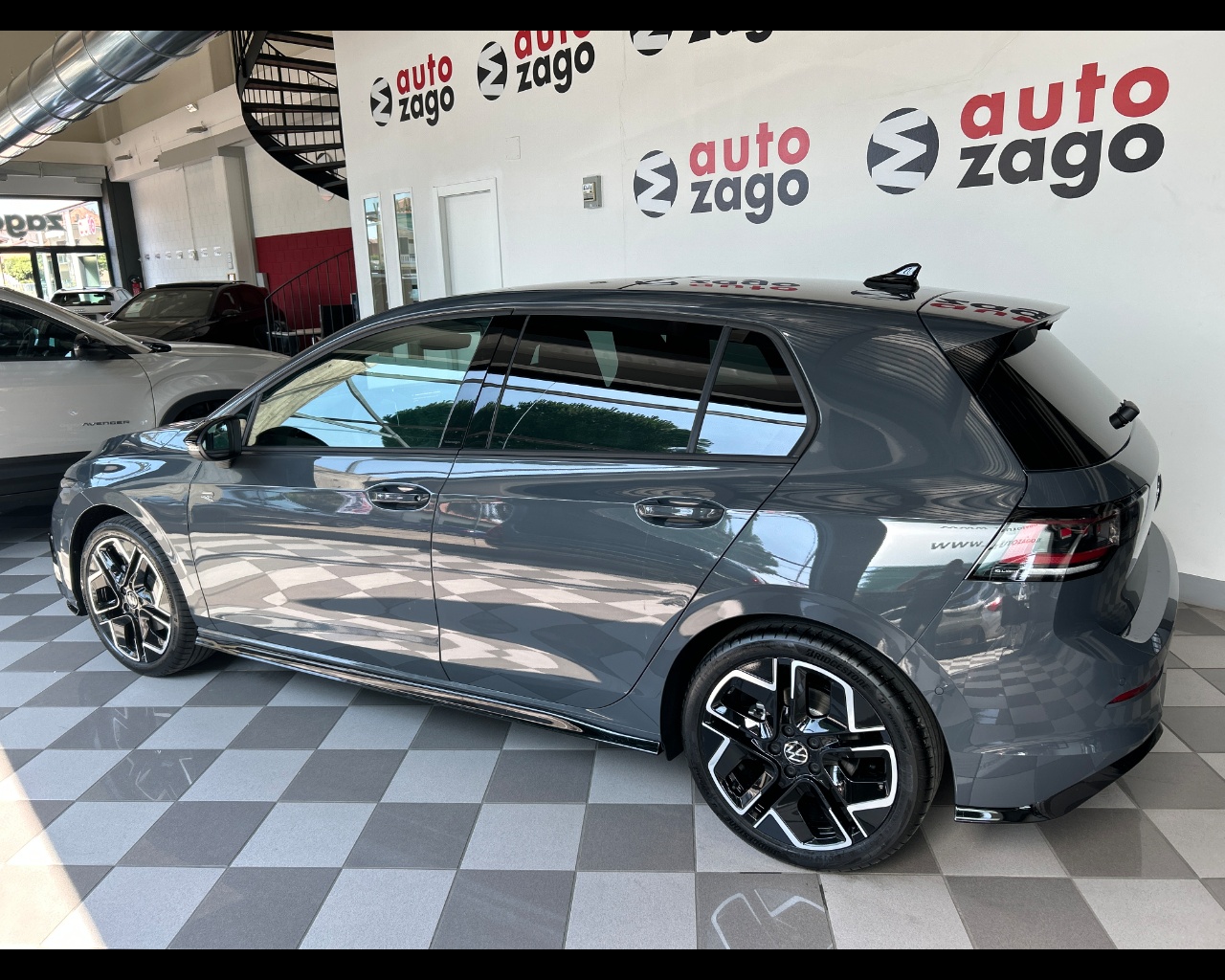 Volkswagen Golf 8ª serie Golf 1.5 eTSI 150 CV DSG R-Line - immagine 3
