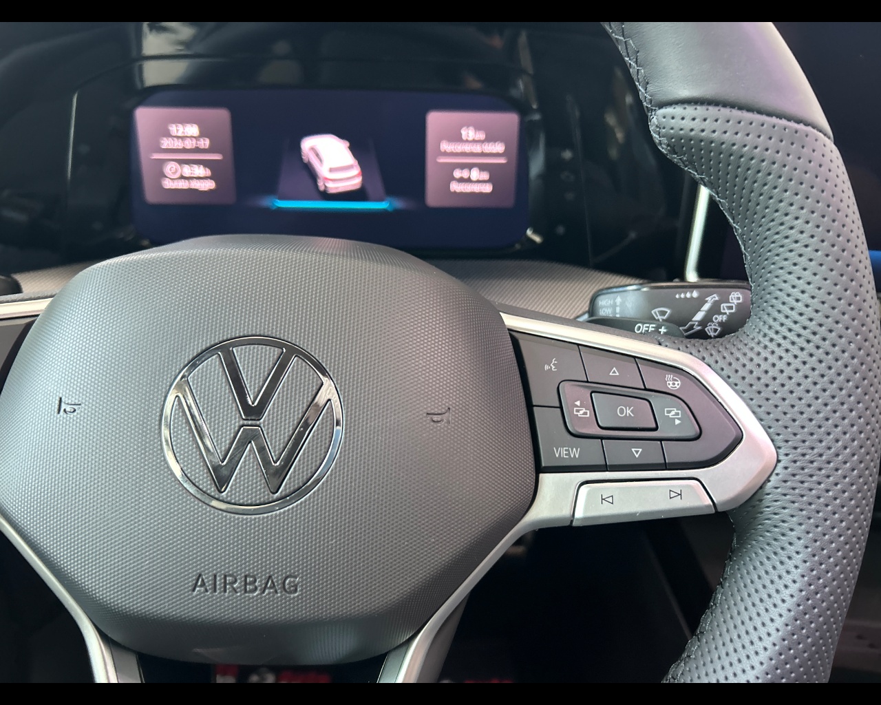 Volkswagen Golf 8ª serie Golf 1.5 eTSI 150 CV DSG R-Line - immagine 40