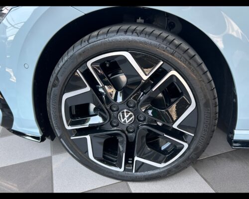 Volkswagen Golf 8ª serie Golf 1.5 eTSI 150 CV DSG R-Line - immagine 2