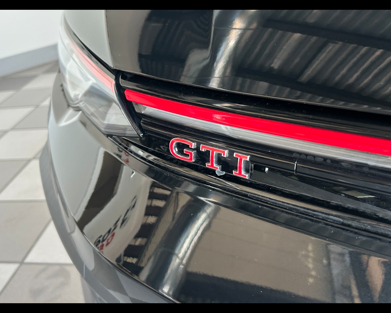 Volkswagen Golf 2.0 TSI GTI DSG - immagine 18