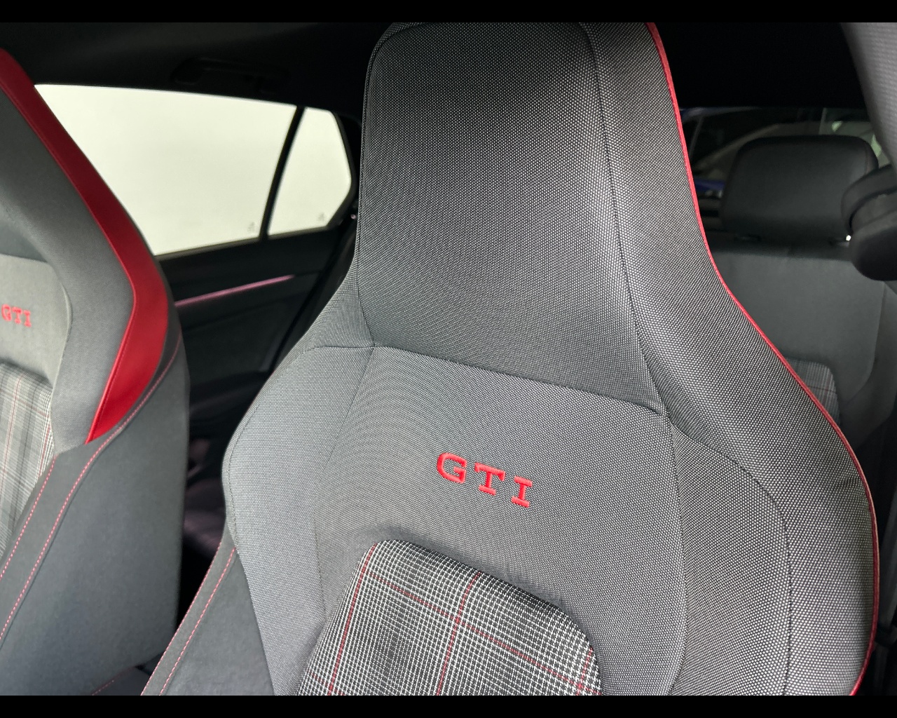 Volkswagen Golf 2.0 TSI GTI DSG - immagine 31
