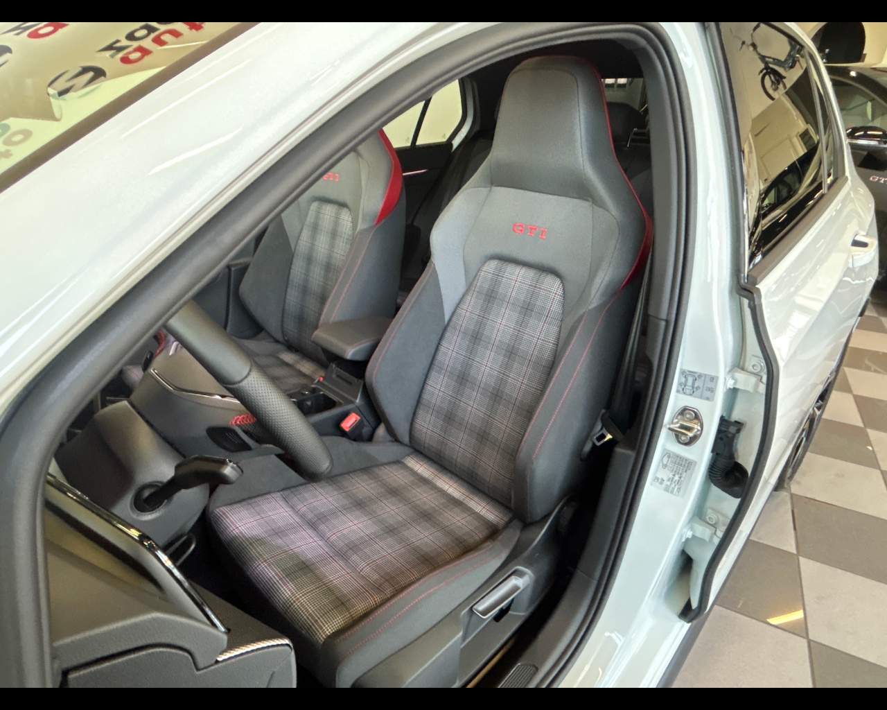 Volkswagen Golf 8ª serie Golf 2.0 TSI GTI DSG - immagine 29