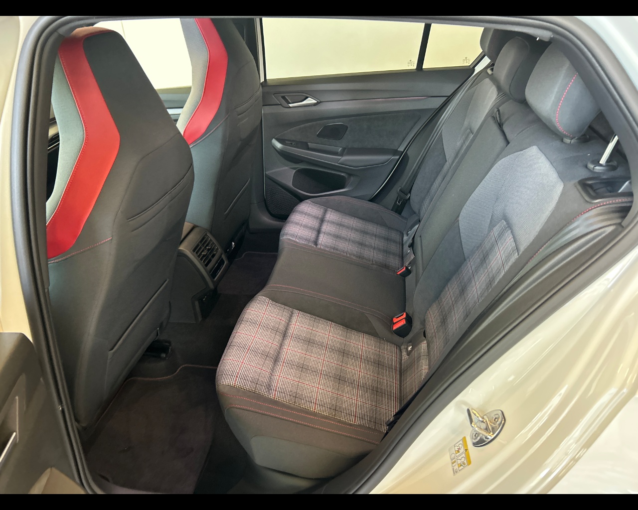 Volkswagen Golf 8ª serie Golf 2.0 TSI GTI DSG - immagine 40