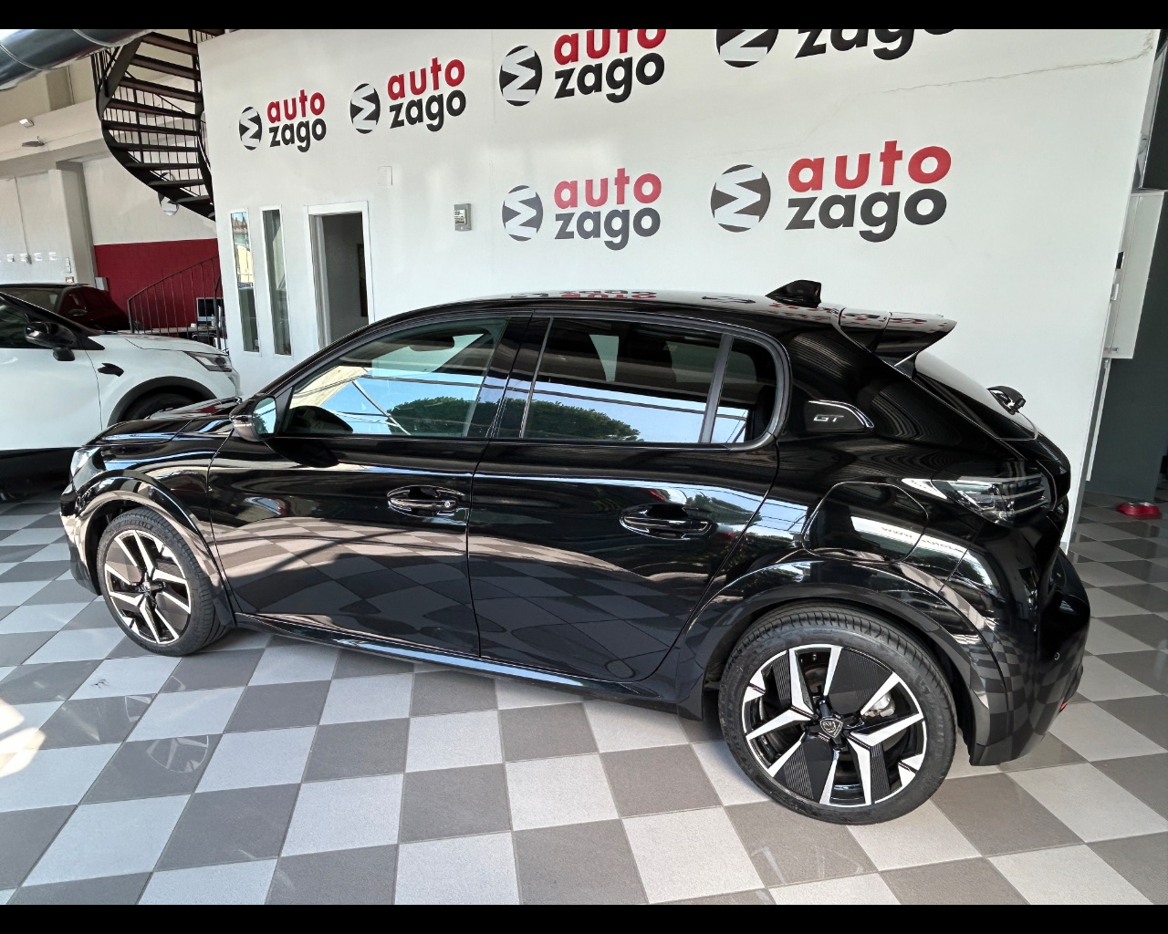 Peugeot 208 2ª serie 208 Hybrid 136 e-DCS6 5 porte GT - immagine 19