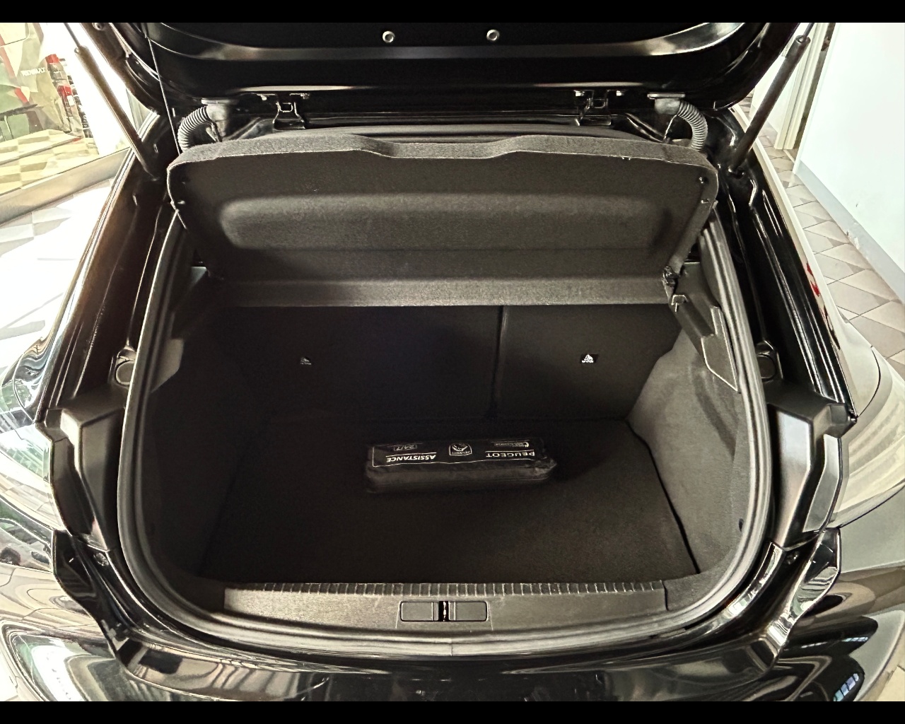 Peugeot 208 2ª serie 208 Hybrid 136 e-DCS6 5 porte GT - immagine 23