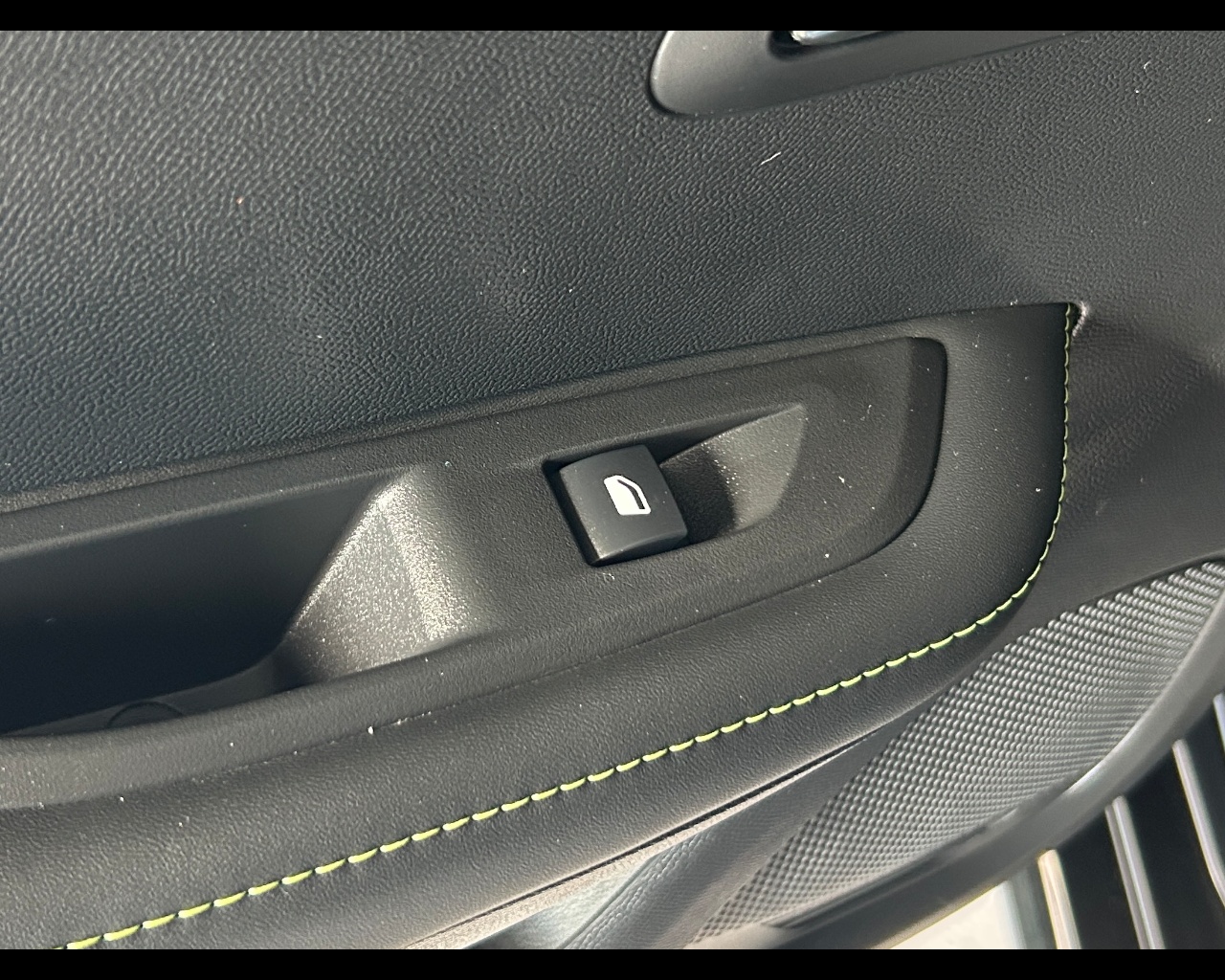 Peugeot 208 2ª serie 208 Hybrid 136 e-DCS6 5 porte GT - immagine 29