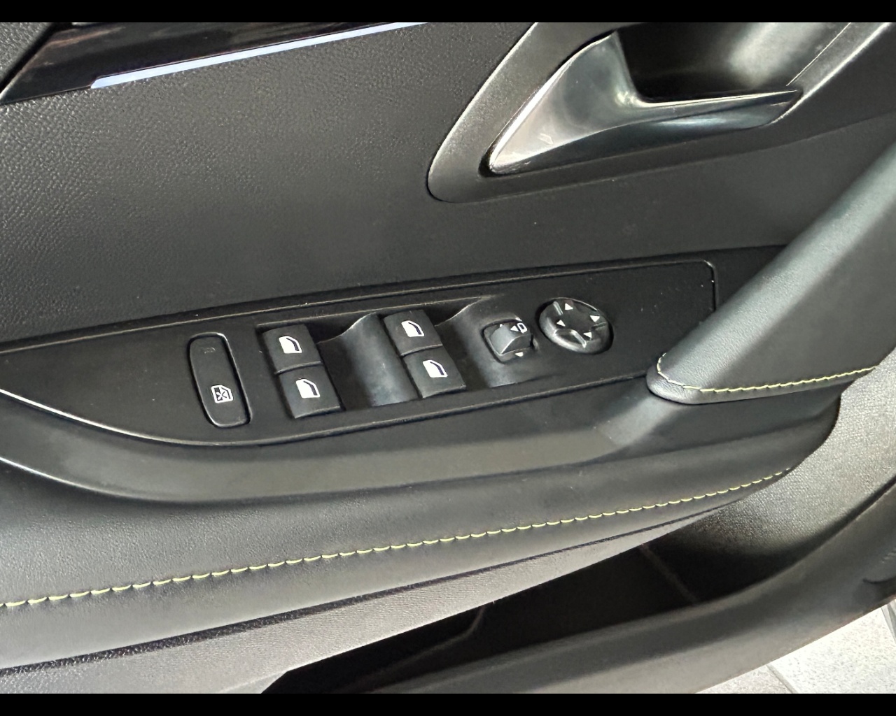 Peugeot 208 2ª serie 208 Hybrid 136 e-DCS6 5 porte GT - immagine 7