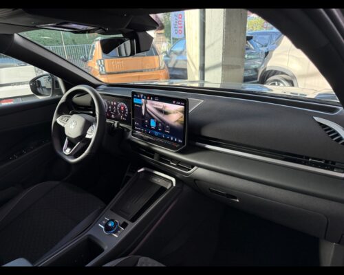Volkswagen T-roc 2ª serie T-Roc 1.5 eTSI ACT 150 CV DSG R-Line - immagine 26