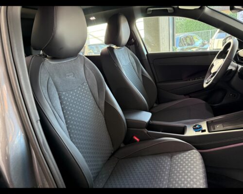 Volkswagen T-roc 2ª serie T-Roc 1.5 eTSI ACT 150 CV DSG R-Line - immagine 28