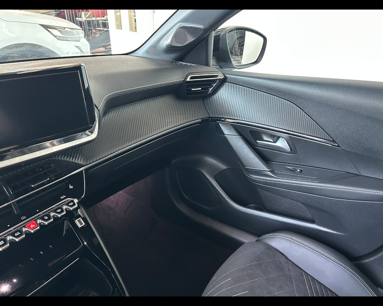 Peugeot 208 2ª serie 208 Hybrid 145 e-DCS6 5 porte GT - immagine 32