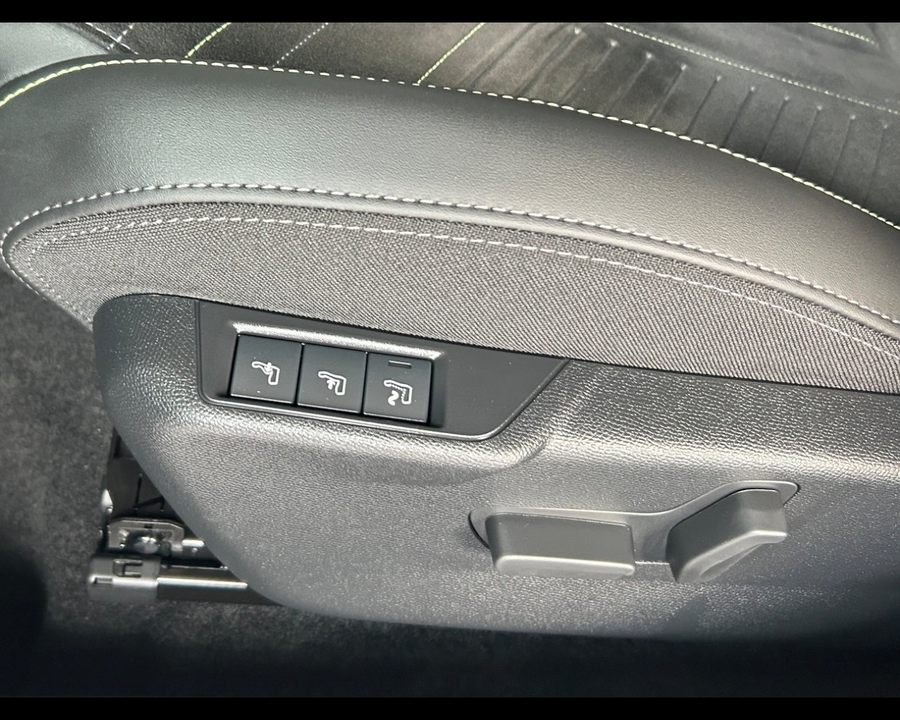 Peugeot 208 2ª serie 208 Hybrid 145 e-DCS6 5 porte GT - immagine 23