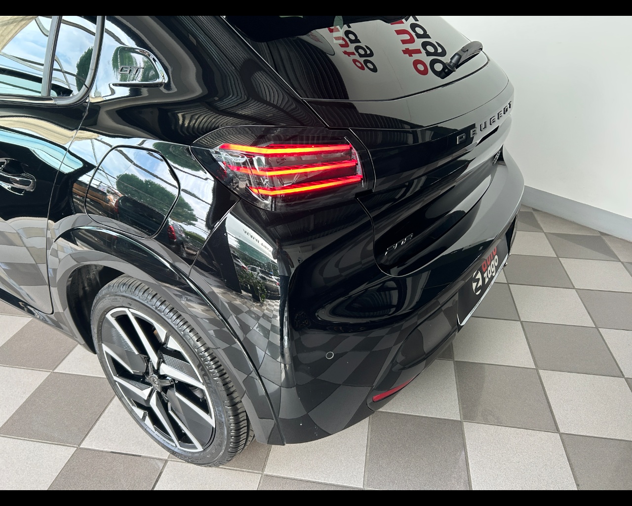 Peugeot 208 2ª serie 208 Hybrid 145 e-DCS6 5 porte GT - immagine 37