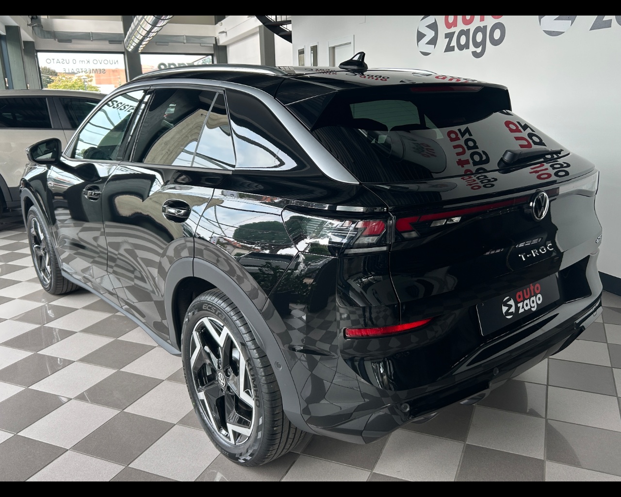 Volkswagen T-roc 2ª serie T-Roc 1.5 eTSI ACT 150 CV DSG R-Line - immagine 25