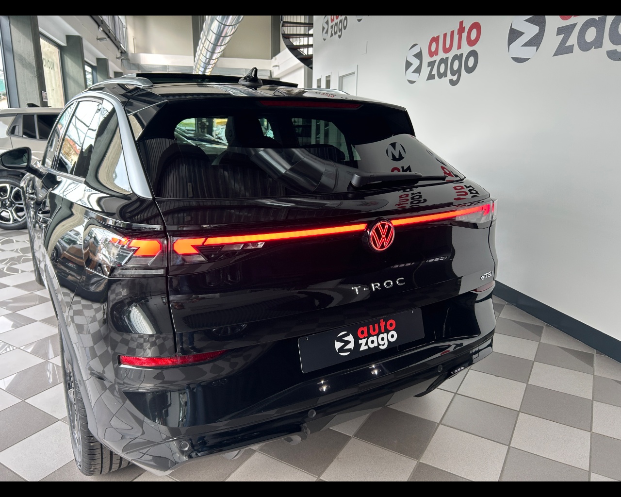 Volkswagen T-roc 2ª serie T-Roc 1.5 eTSI ACT 150 CV DSG R-Line - immagine 38