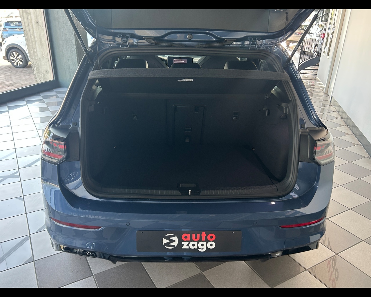 Volkswagen Golf 8ª serie Golf 1.5 eTSI 150 CV DSG R-Line - immagine 22