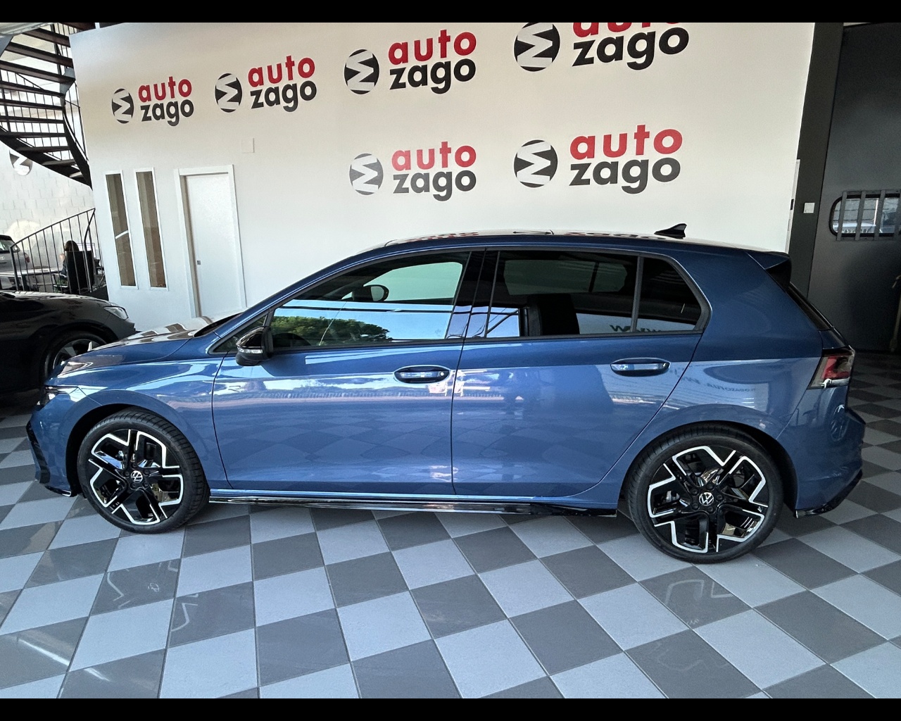 Volkswagen Golf 8ª serie Golf 1.5 eTSI 150 CV DSG R-Line - immagine 3