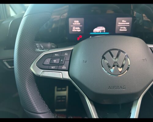 Volkswagen Golf 8ª serie Golf 1.5 eTSI 150 CV DSG R-Line - immagine 40