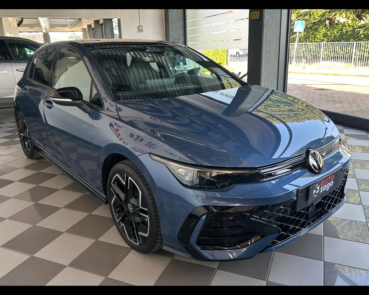 Volkswagen Golf 8ª serie Golf 1.5 eTSI 150 CV DSG R-Line - immagine 6