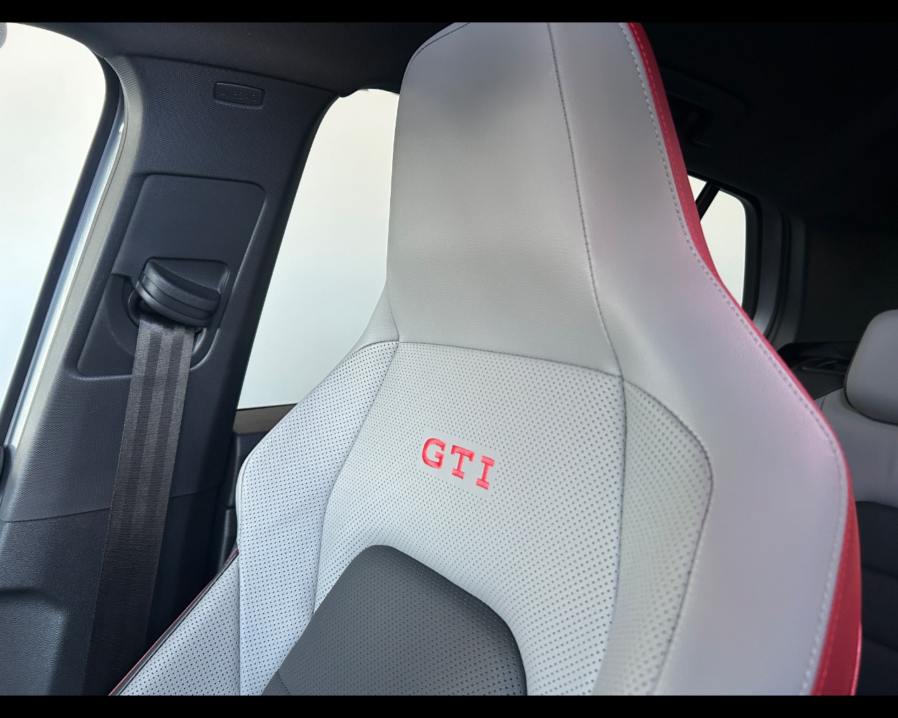 Volkswagen Golf 8ª serie Golf 2.0 TSI GTI DSG - immagine 30