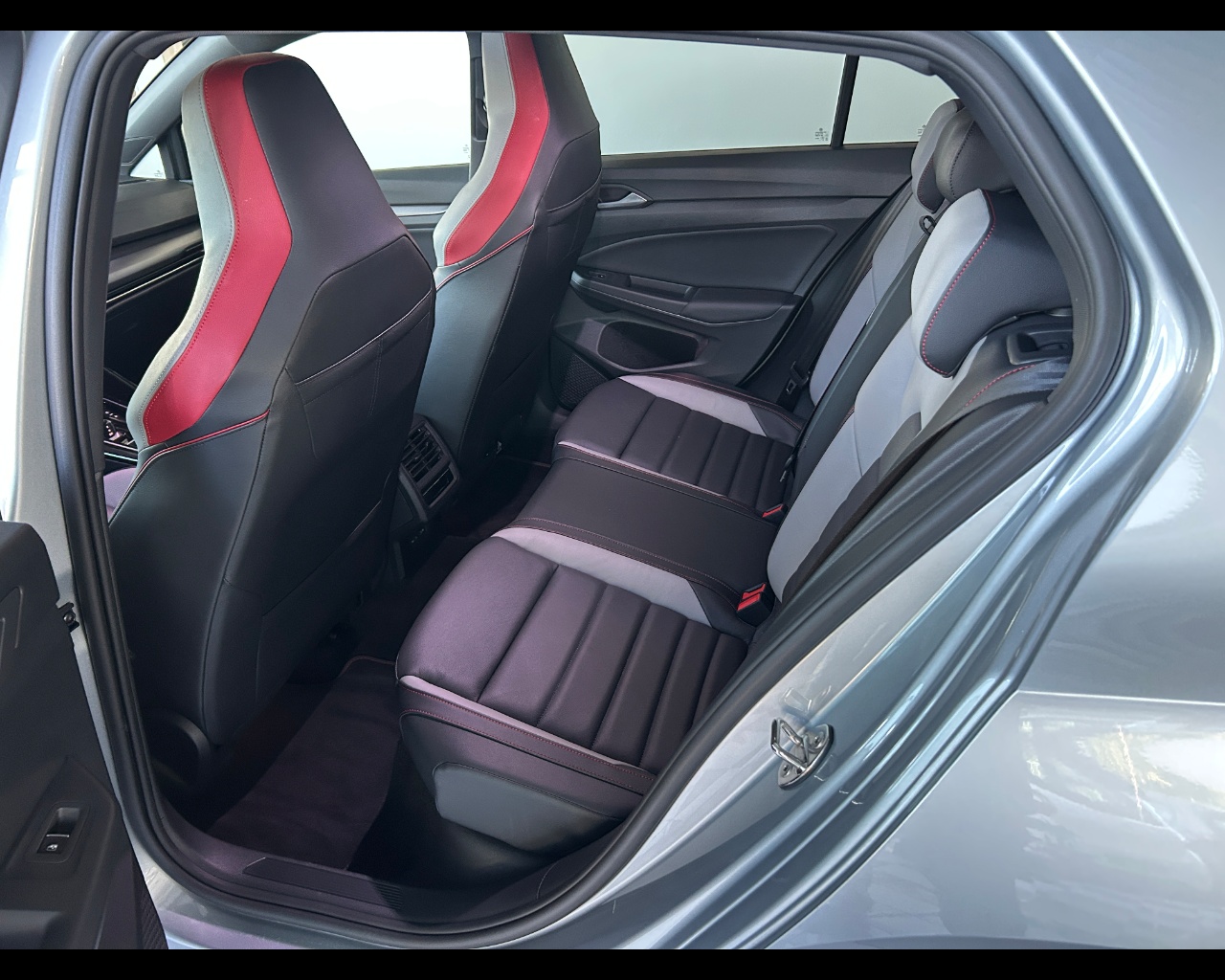 Volkswagen Golf 8ª serie Golf 2.0 TSI GTI DSG - immagine 34