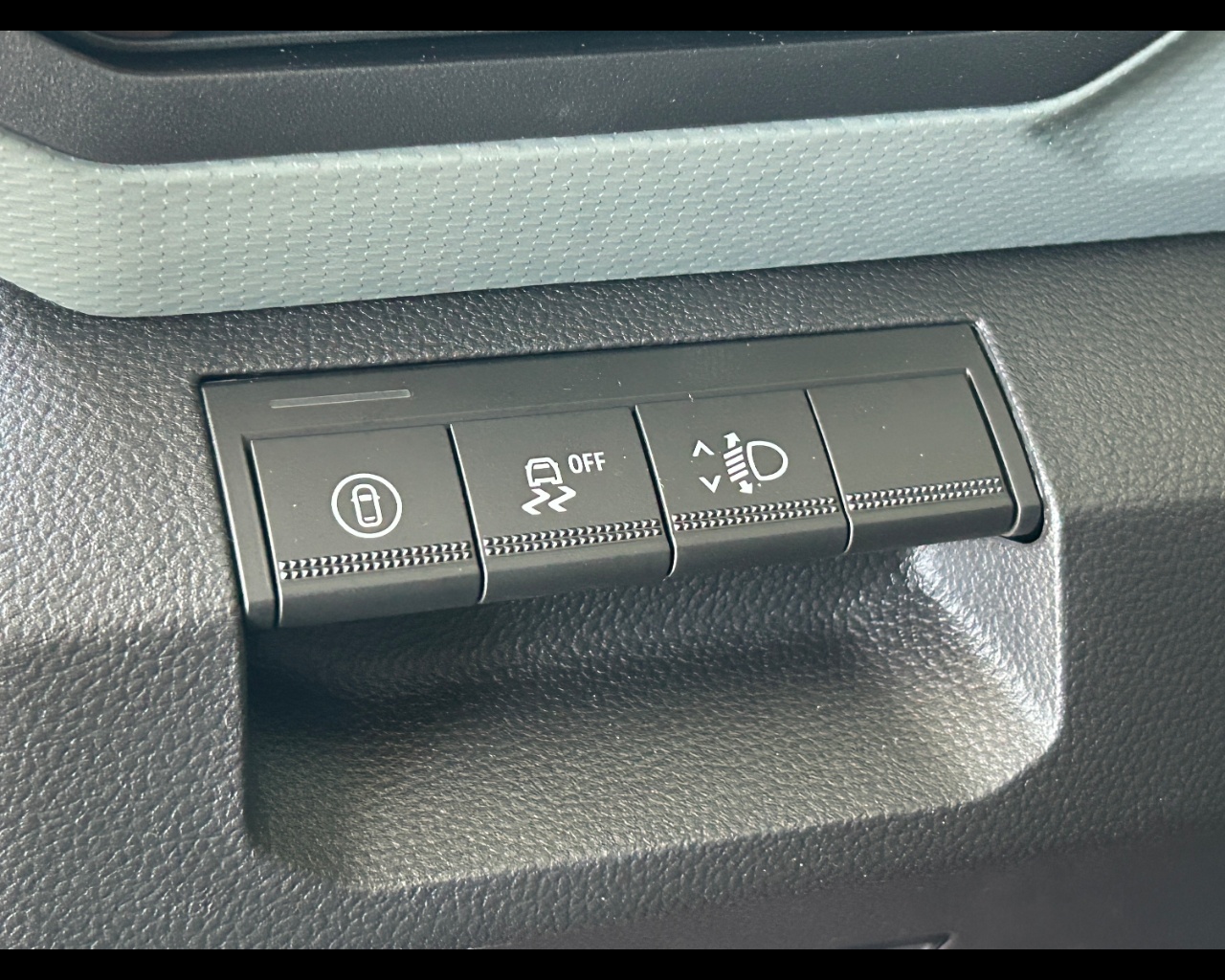 Dacia Duster 3ª serie Duster Hybrid-G 150 CV auto 4x4 Extreme - immagine 25