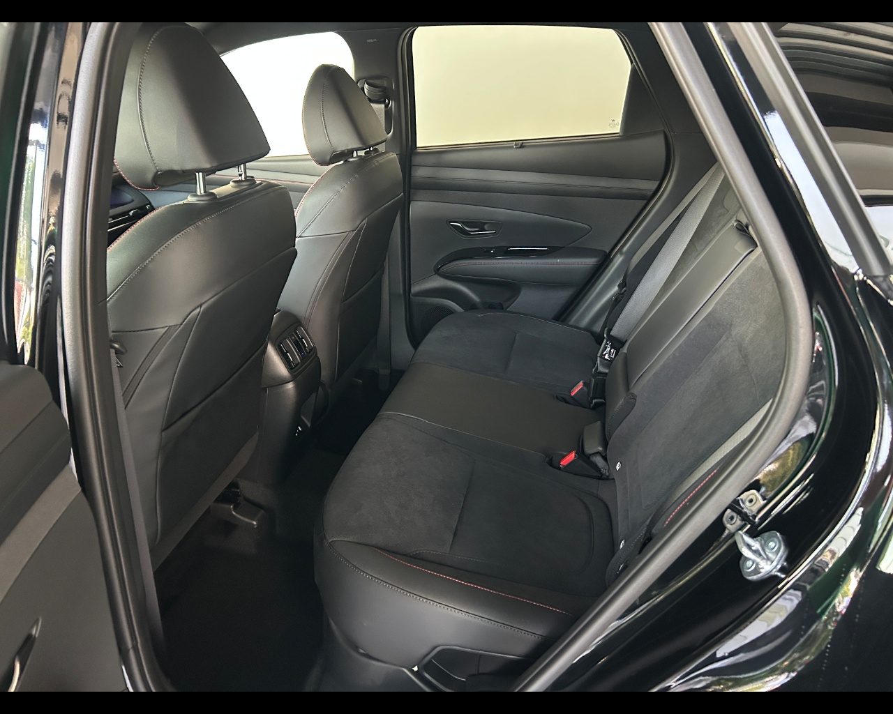 Hyundai Tucson 3ª serie Tucson 1.6 HEV 4WD aut. N Line - immagine 30
