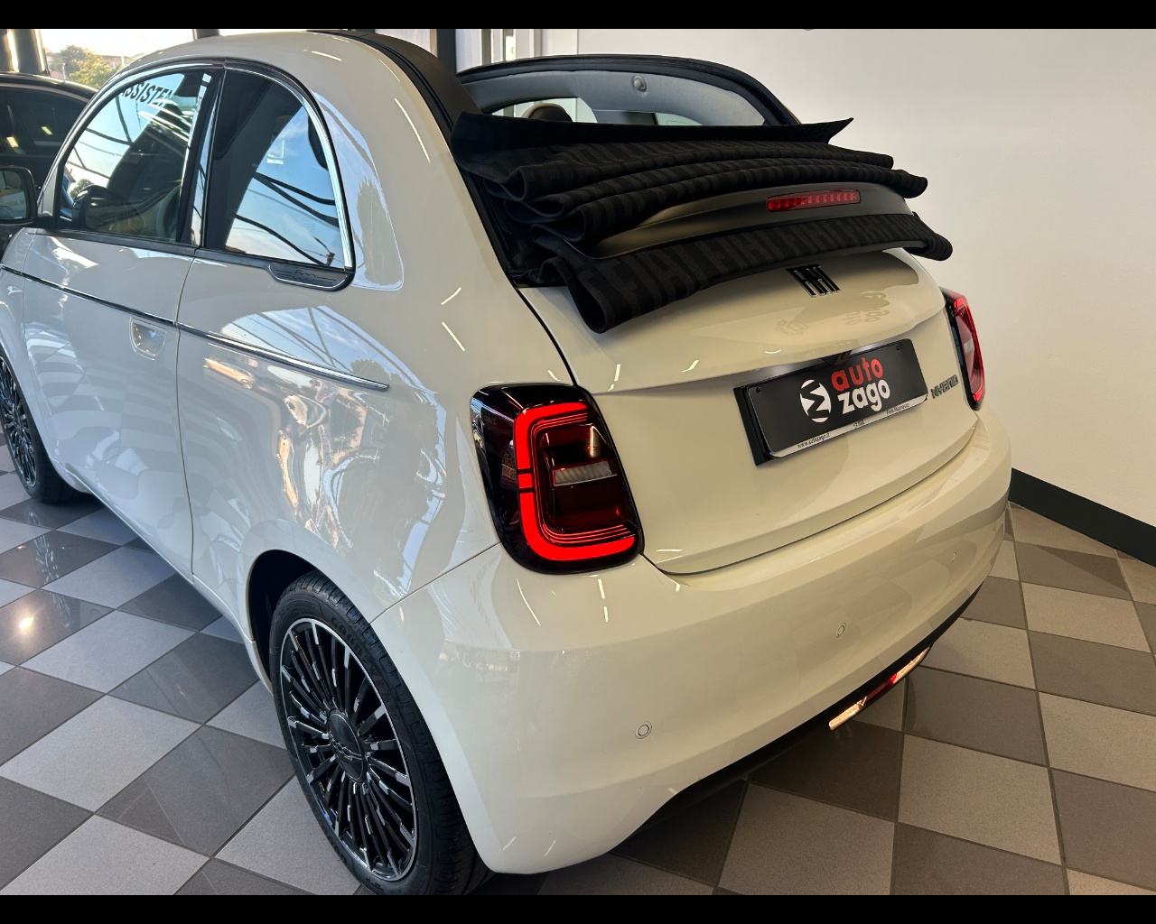 Fiat 500 (2020-->) 500 Cabrio Hybrid La Prima - immagine 31